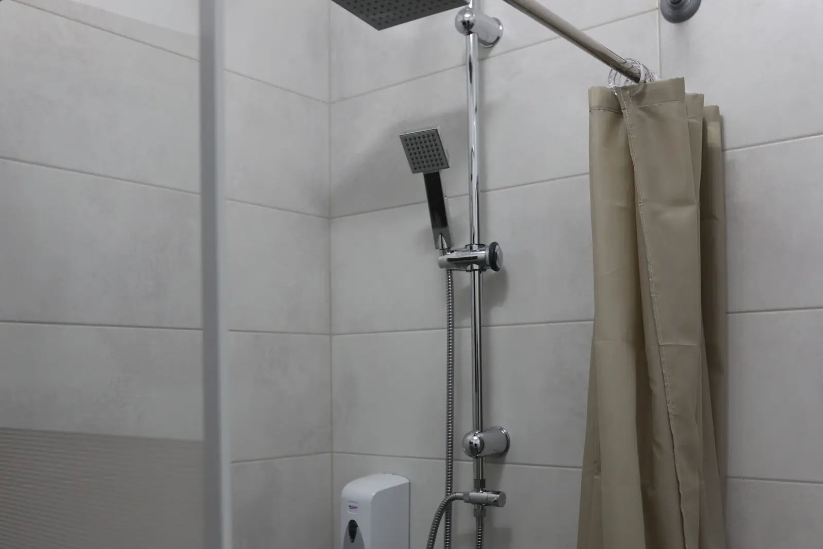Cameră Dublă cu vedere la munte — Pensiunea Casa Suciu