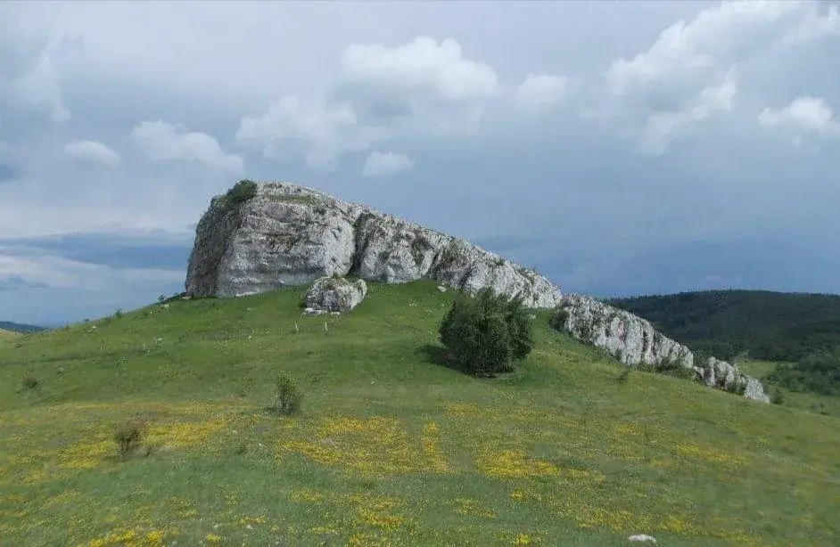 Cerul Băcăinți, râpele roșii lângă Cugir