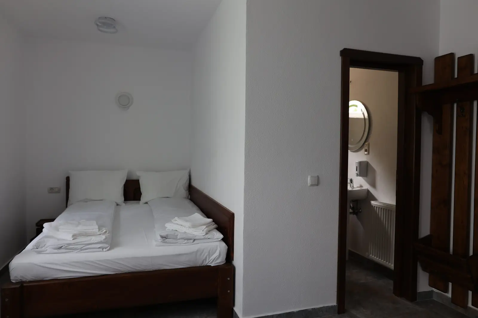 Cameră Triplă — Pensiunea Casa Suciu