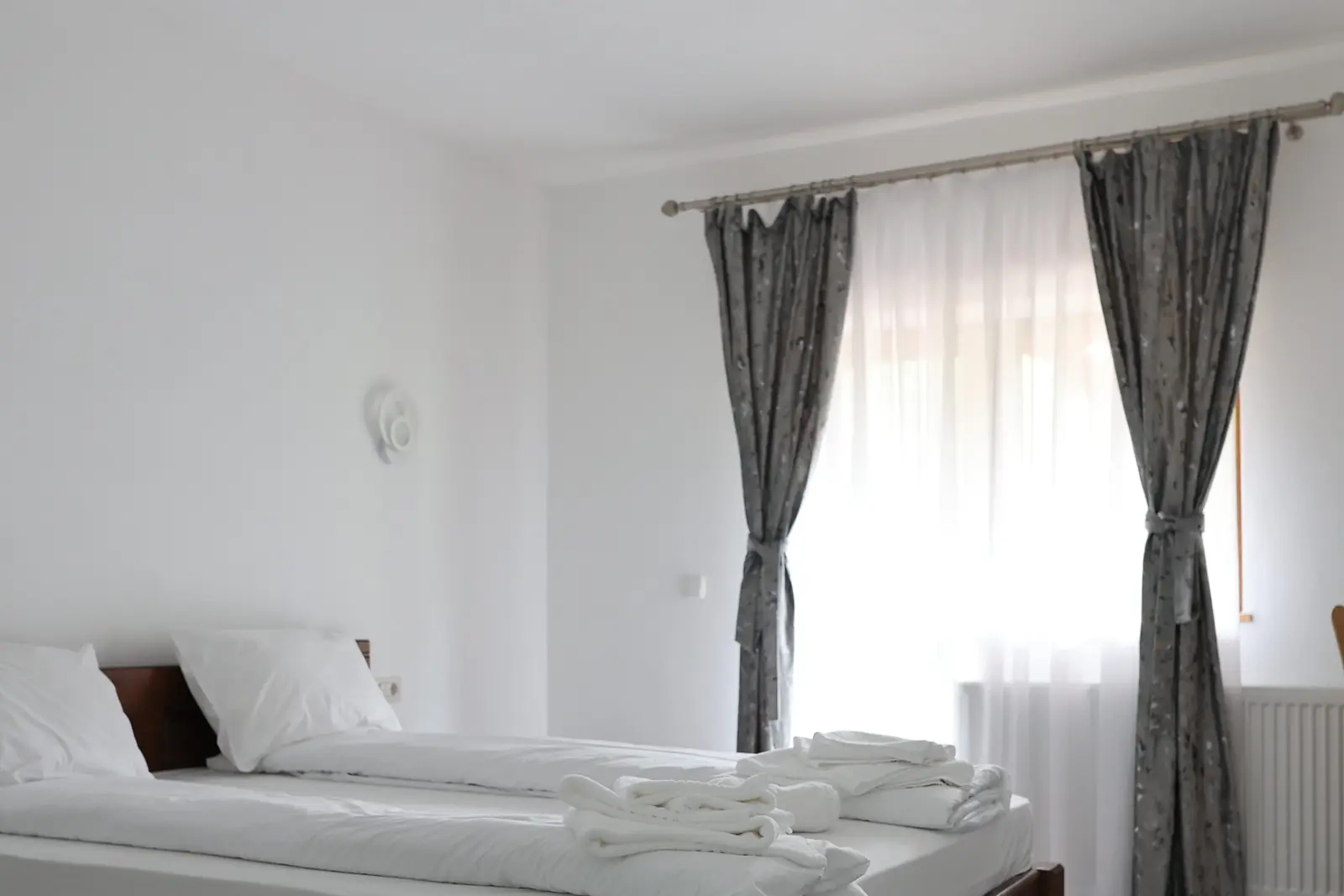 Cameră Dublă cu vedere la munte — Pensiunea Casa Suciu