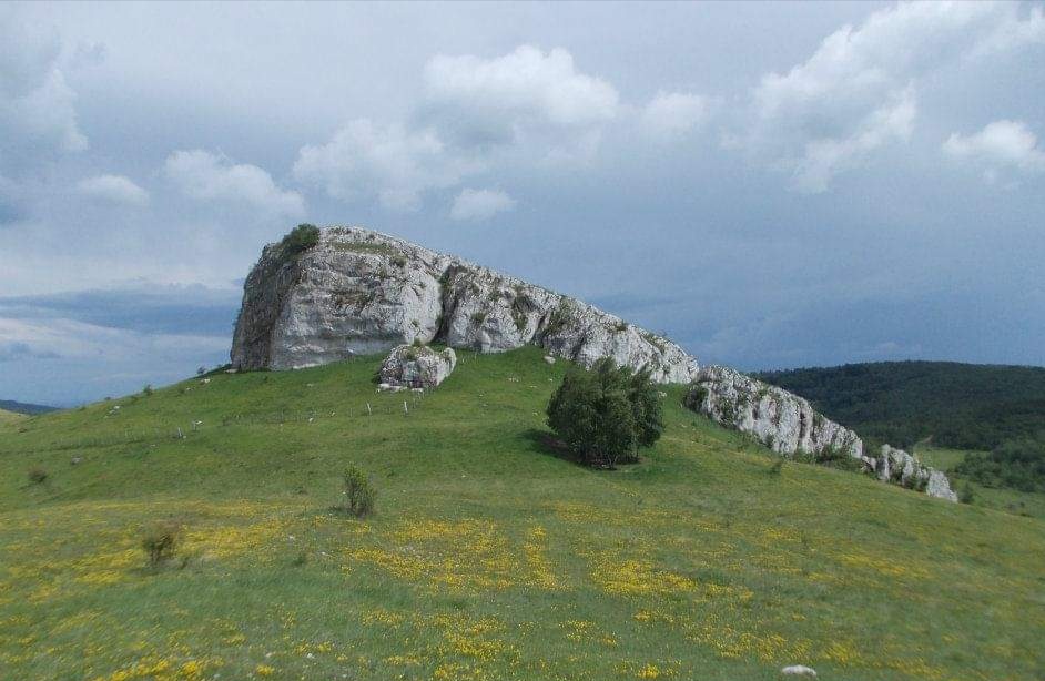 piatra-tomii piatra-tomii-1